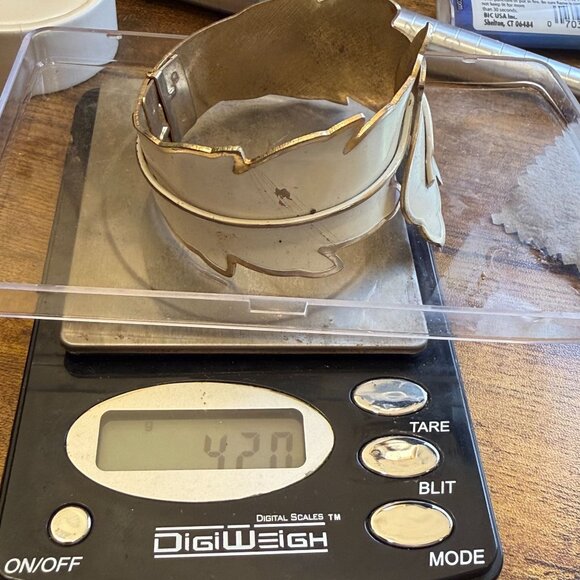 Vintage Cream Enamel Leaf Cuff Bracelet Hinged Gold Tone Statement Jewelry - Picture 7 of 7